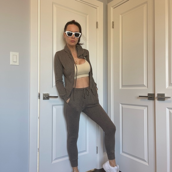 two piece jogger and zippy - Picture 4 of 13